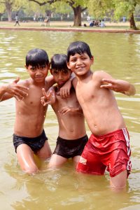 boys in India Gate pond